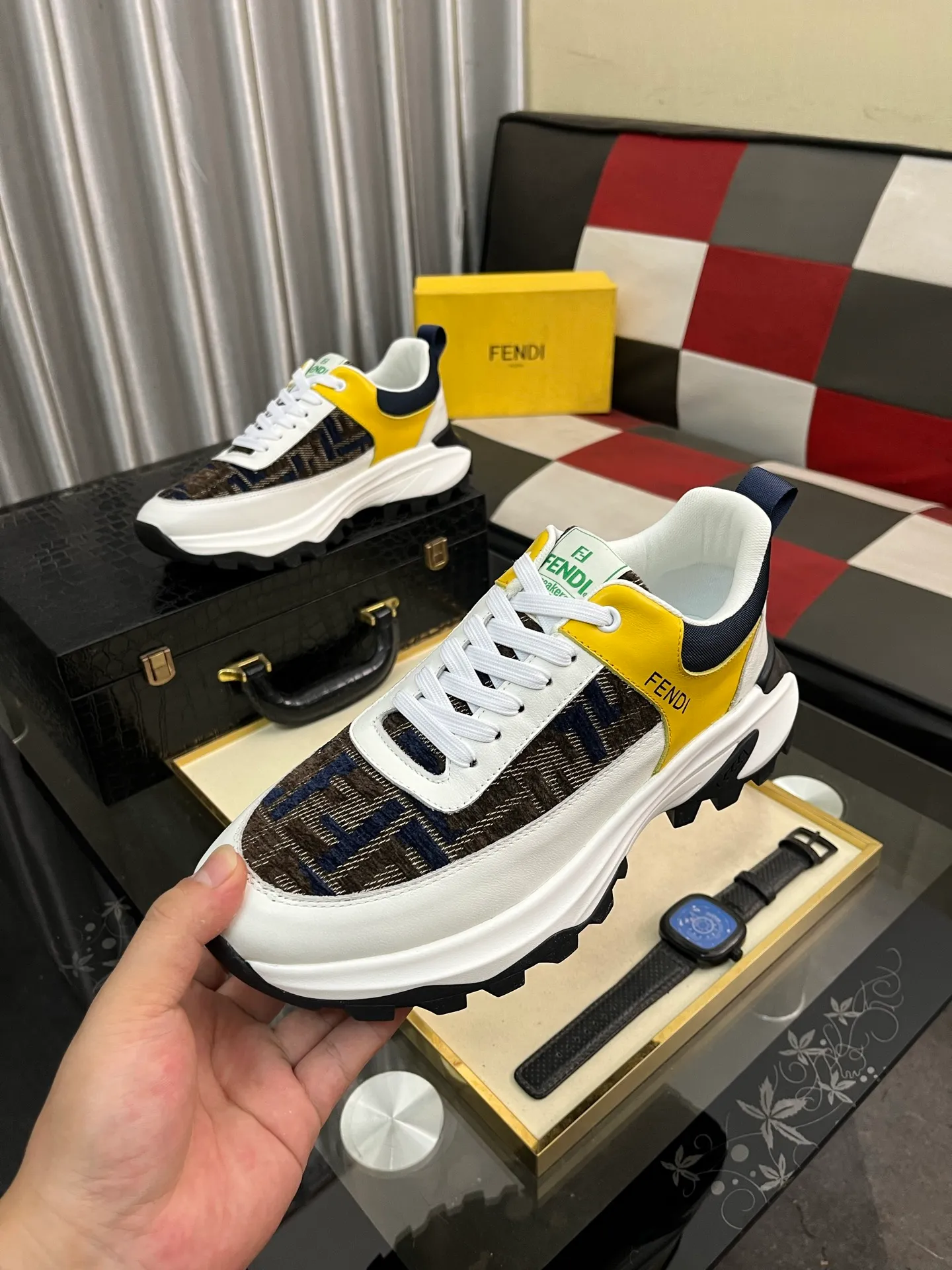 Men's Men's Shoes💰458⌚️⌚️[FENDI] Fendi's classic and comfortable men's, this complex sneaker is made of soft calfskin➕genuine leather lining➕original ultra-light rubber material with rough outsole. This unique light style is suitable for the casual and refined sensibility of this season. It is comfortable and natural on the feet. It is an everyday style for casual travel in autumn and winter! 38−443️⃣colors available